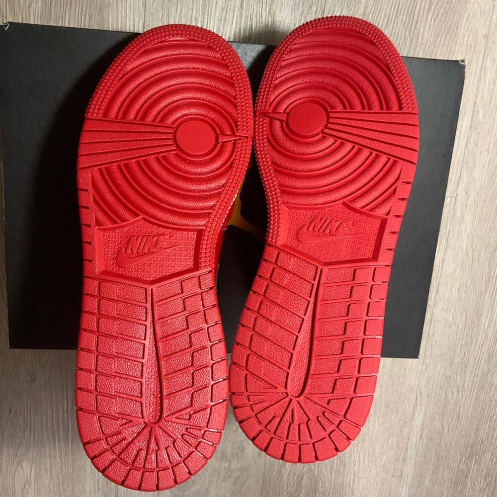 Nike Air Jordan 1 Mid GS 'Reverse Bred' Gym Red/Black 554725-660 Size 6.5Y/8W - Picture 9 of 11